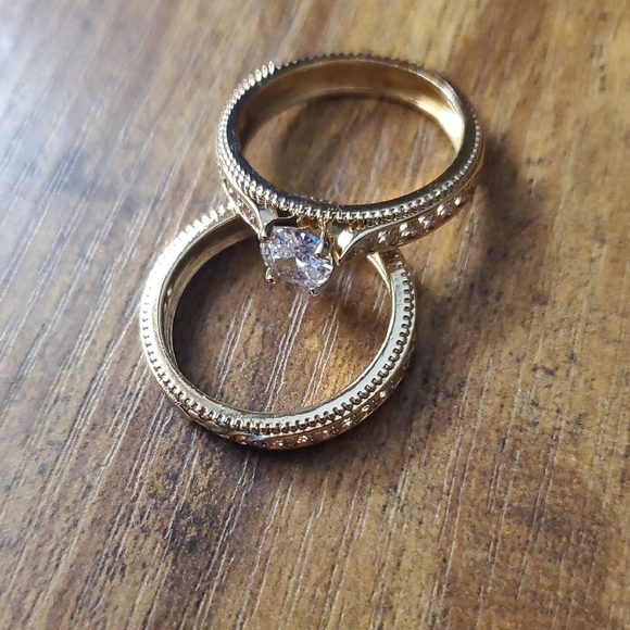 Source Unknown Jewelry - Gold Wedding Ring Set with Diamond  Gemstone.